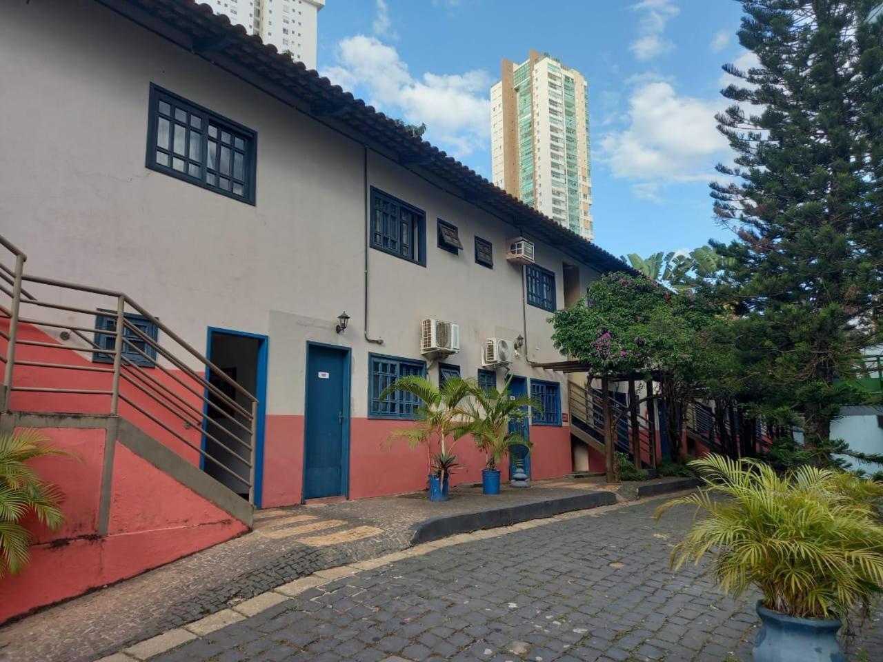 Cr Hotel Bueno - Antigo Hotel Serras De Goyaz Goiânia Esterno foto The school's main building