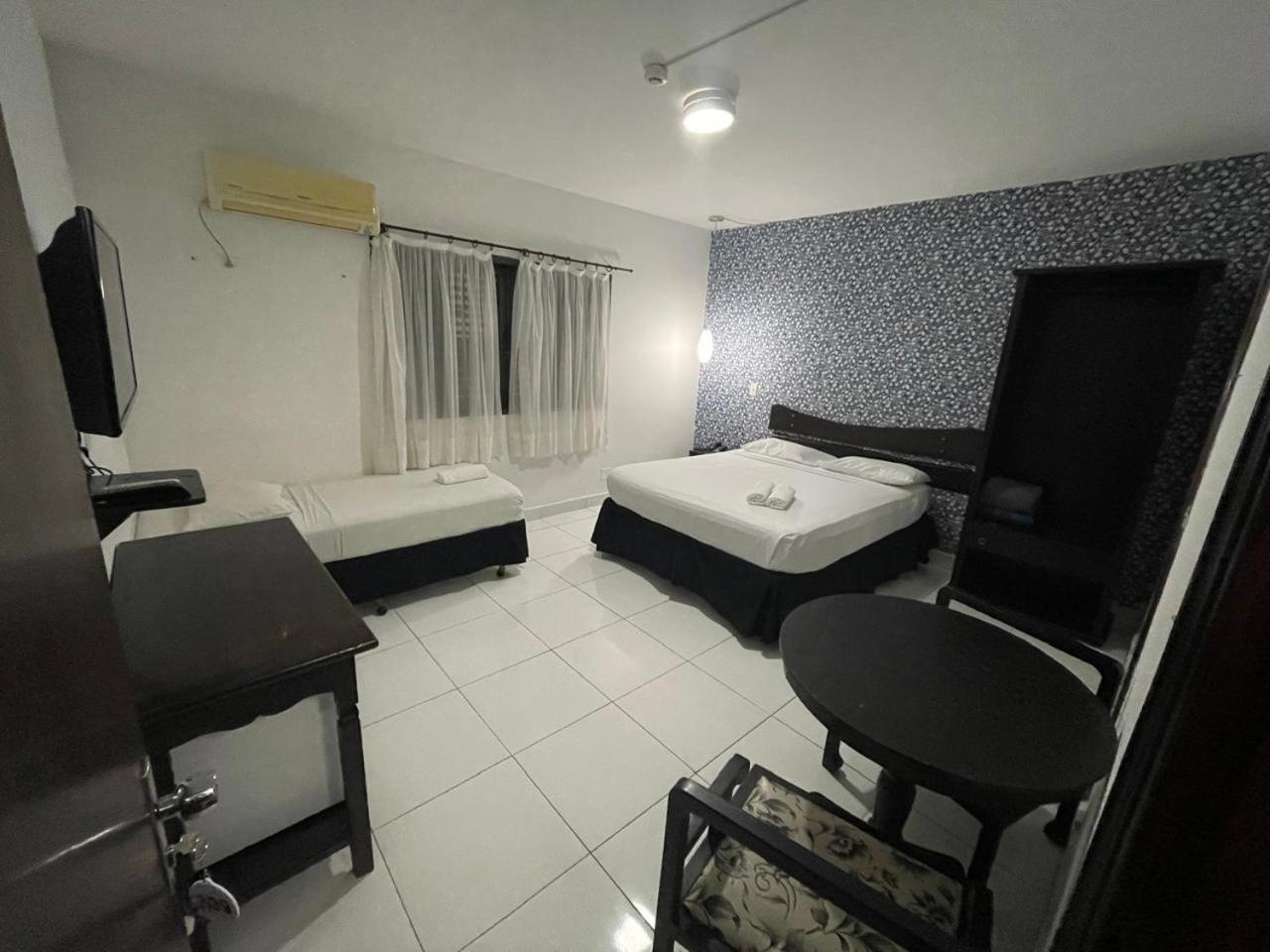 Cr Hotel Bueno - Antigo Hotel Serras De Goyaz Goiânia Esterno foto A room at the hotel
