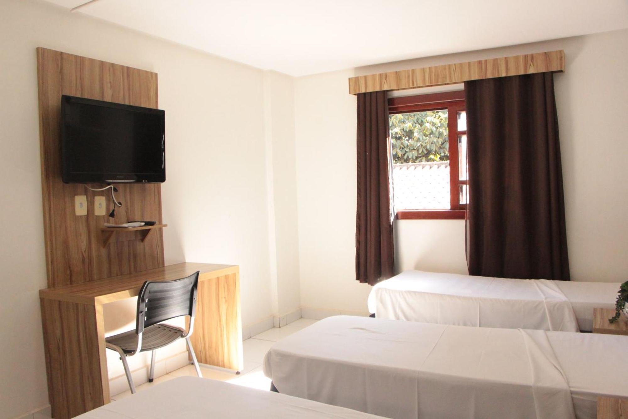 Cr Hotel Bueno - Antigo Hotel Serras De Goyaz Goiânia Esterno foto A room at the hostel
